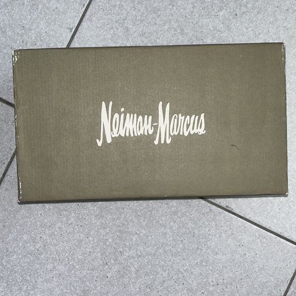 VINTAGE HEELS - Picture 8 of 9